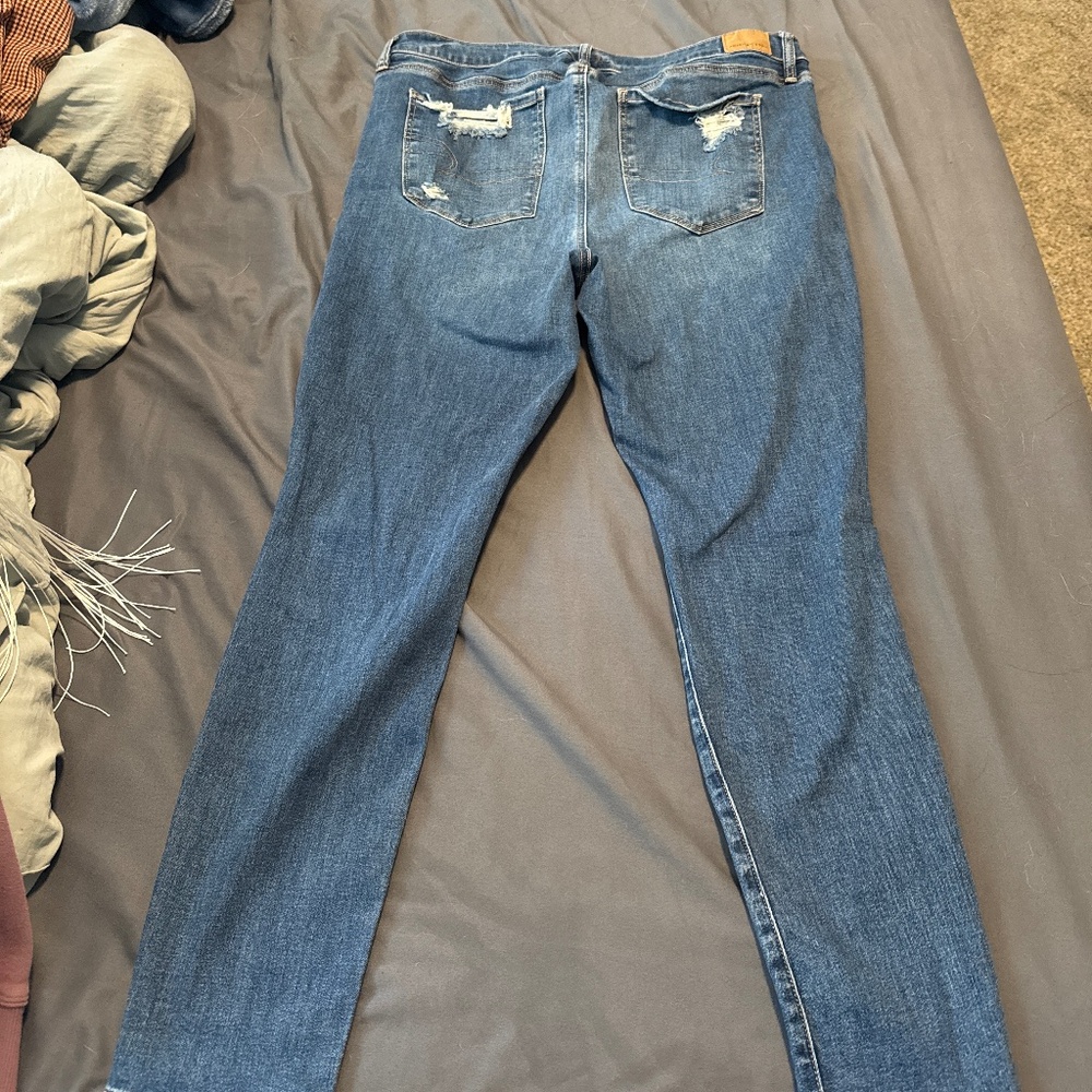 Hi-Rise Ripped Jeggings - Picture 3 of 4